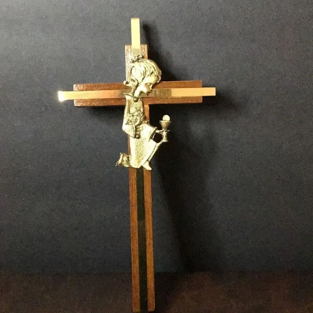 Crucifix hanging Dumont, kneeling girl